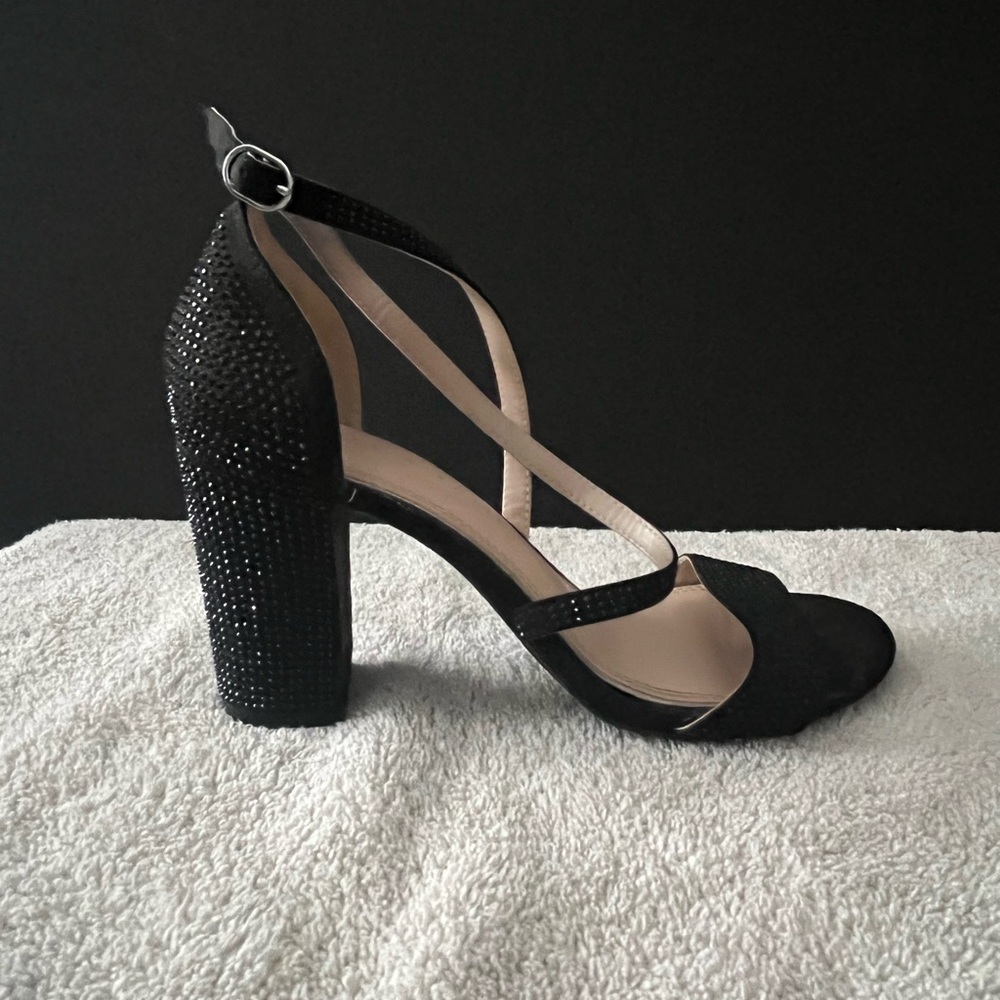 Kelly & Katie Black Strappy Heels - Picture 2 of 3